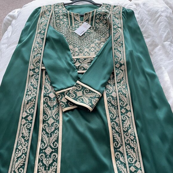 THOBE- green silk with gold tatreez - Picture 1 of 5